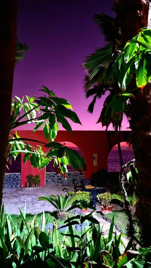 Chez Coumbis Bed & Breakfast Goree Exterior photo